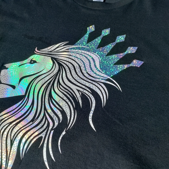 📸 Holographic Crowned Lion T-shirt - Picture 10 of 17